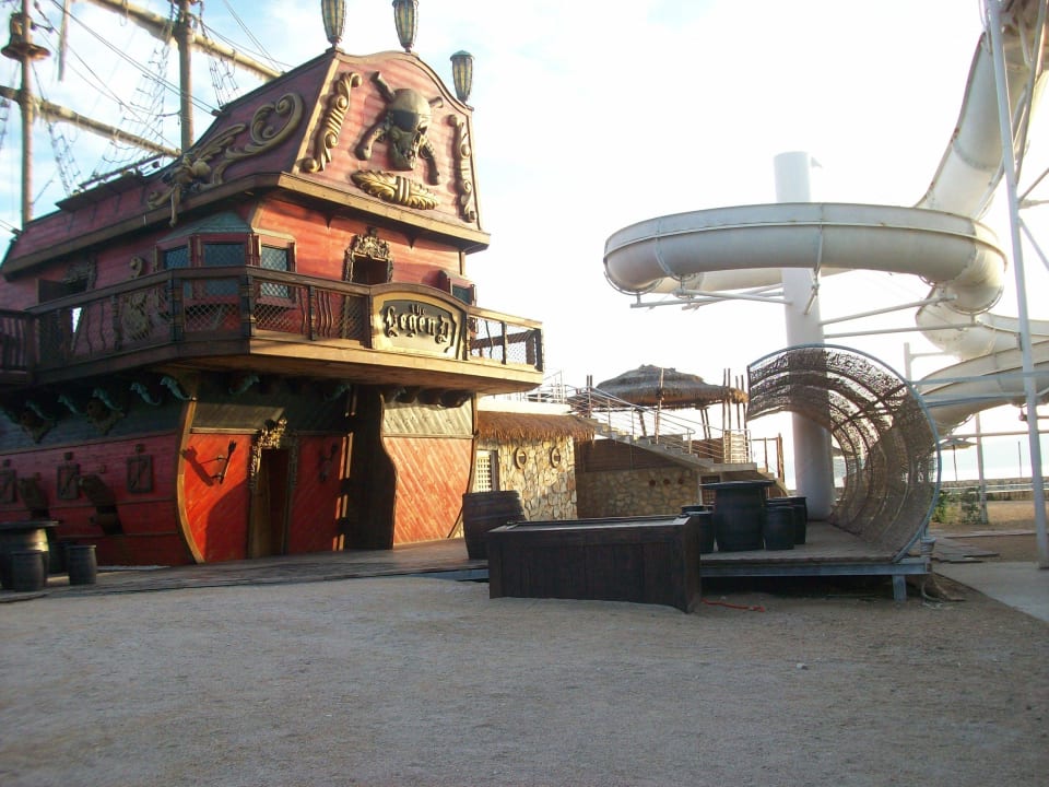 Piratenschiff und Rutschen Amadria Park Beach Hotel Niko