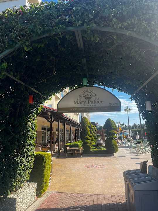 Gartenanlage Mary Hotel Side