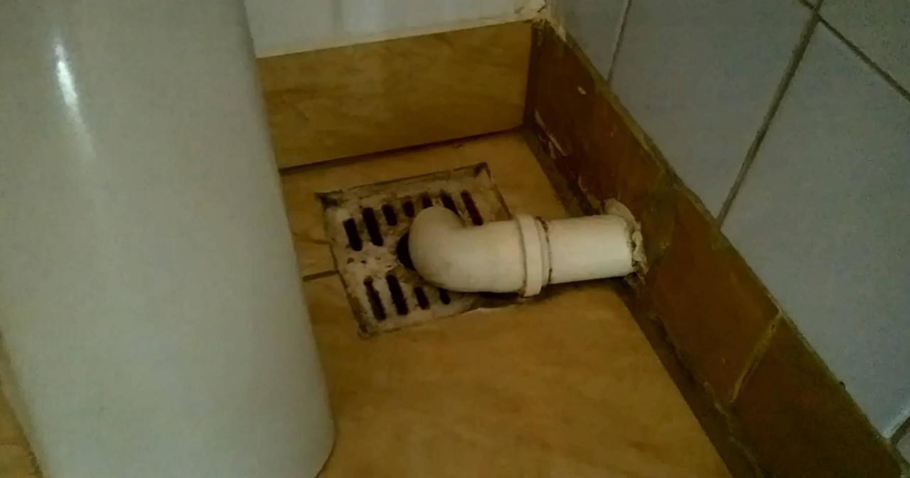 Odpływ w łazience Centrum Kongresów i Rekreacji Orle Gniazdo