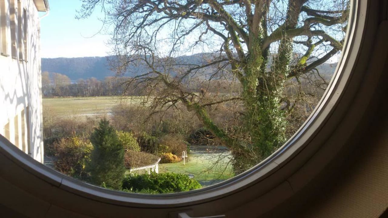 Ein "Bullauge" gibt es auch Seehotel Maria Laach