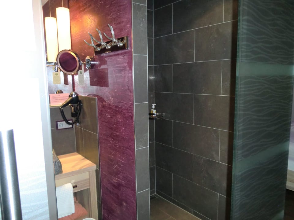 Dusche im Superior-Zimmer Verwöhn- und Wellnesshotel Walserhof