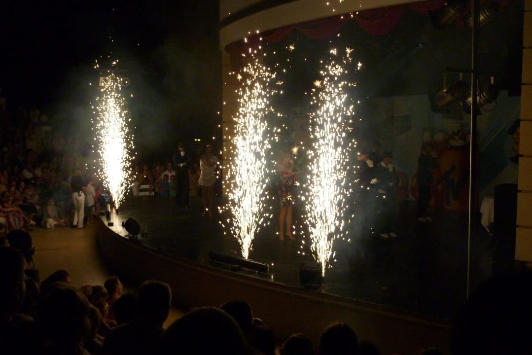 Shows Duni Royal Holiday Village