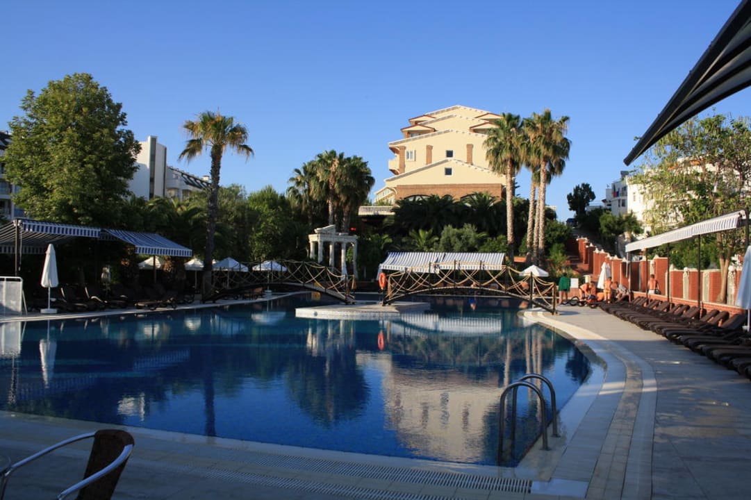 Poolanlage Hotel Thalia Unique