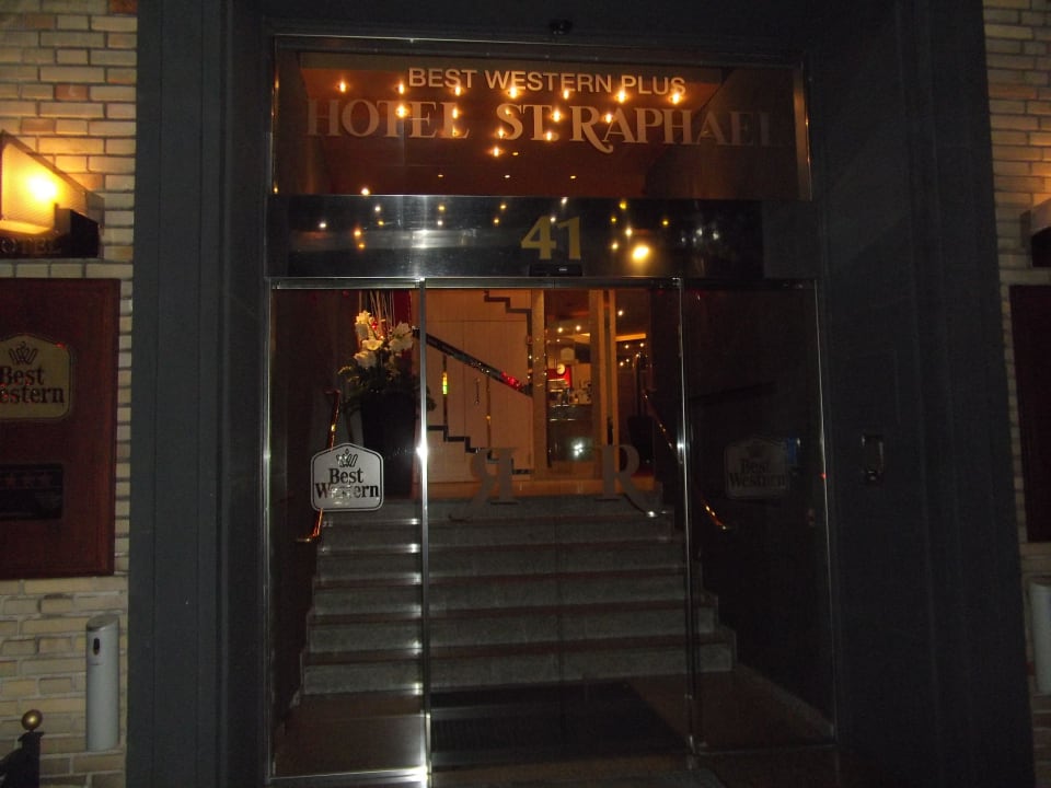 Hoteleingang Best Western Plus Hotel St. Raphael