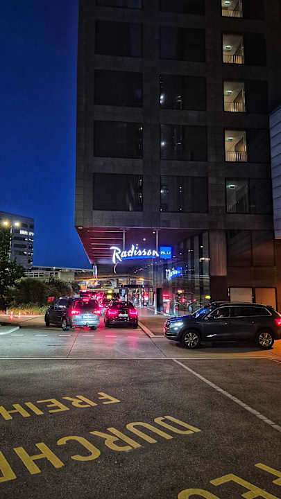 Außenansicht Radisson Blu Hotel Zürich Airport