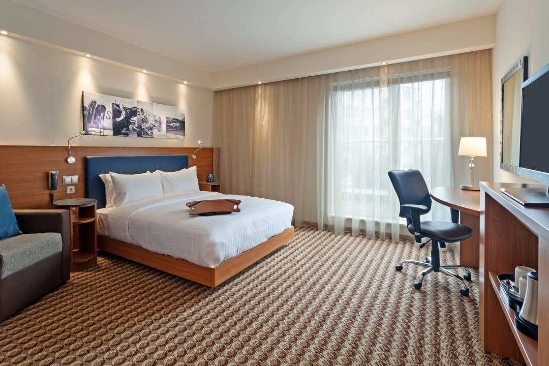 Guestroom Hampton by Hilton Warsaw Airport