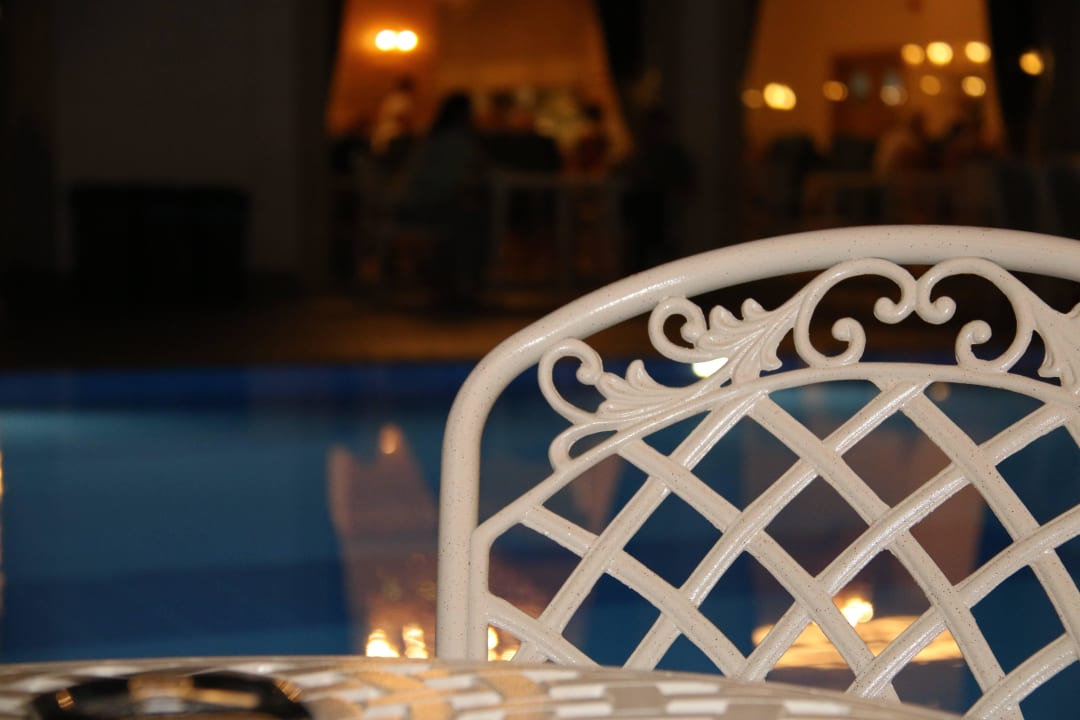 Pool bei Nacht  J'adore Deluxe Hotel & Spa