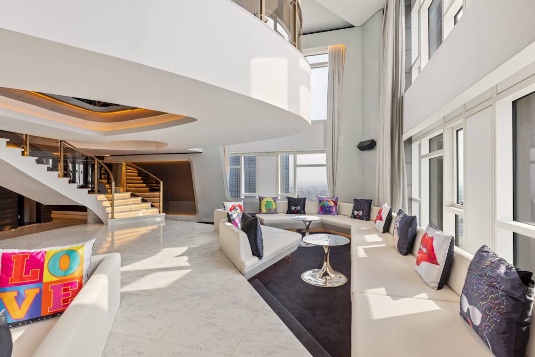 Zimmer V Hotel Dubai, Curio Collection by Hilton