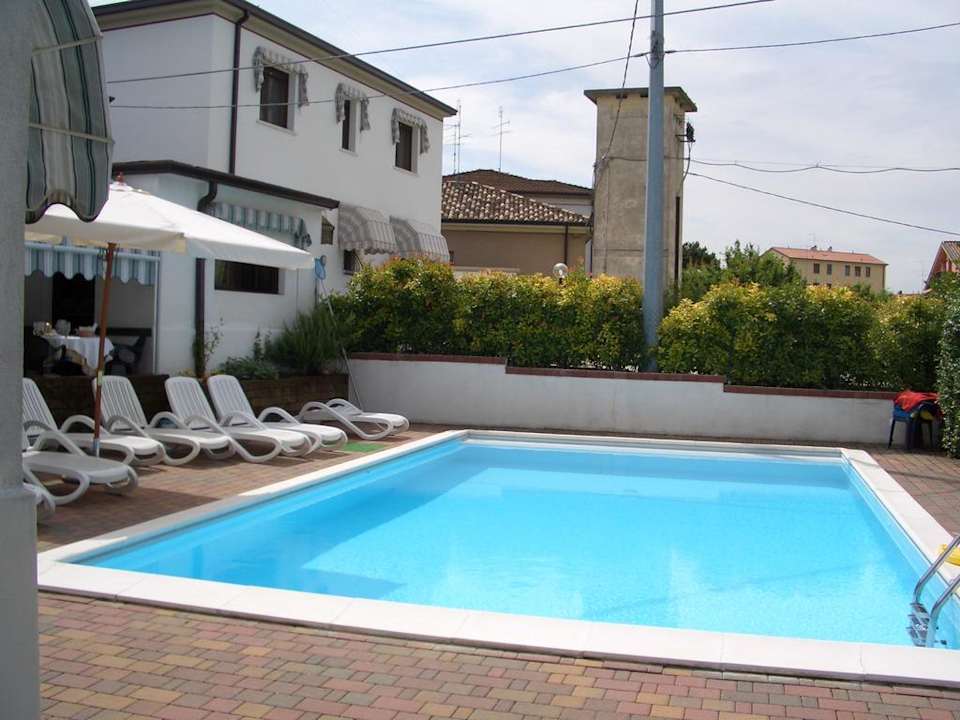 Pool Residenza Ai 4 Olivi B&B