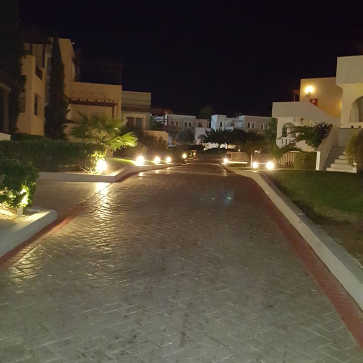 Weg zum Strand  Atlantica Marmari Palace