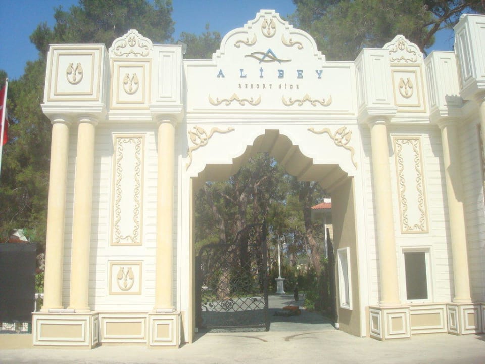 Einfahrt zum Club Ali Bey Resort Sorgun