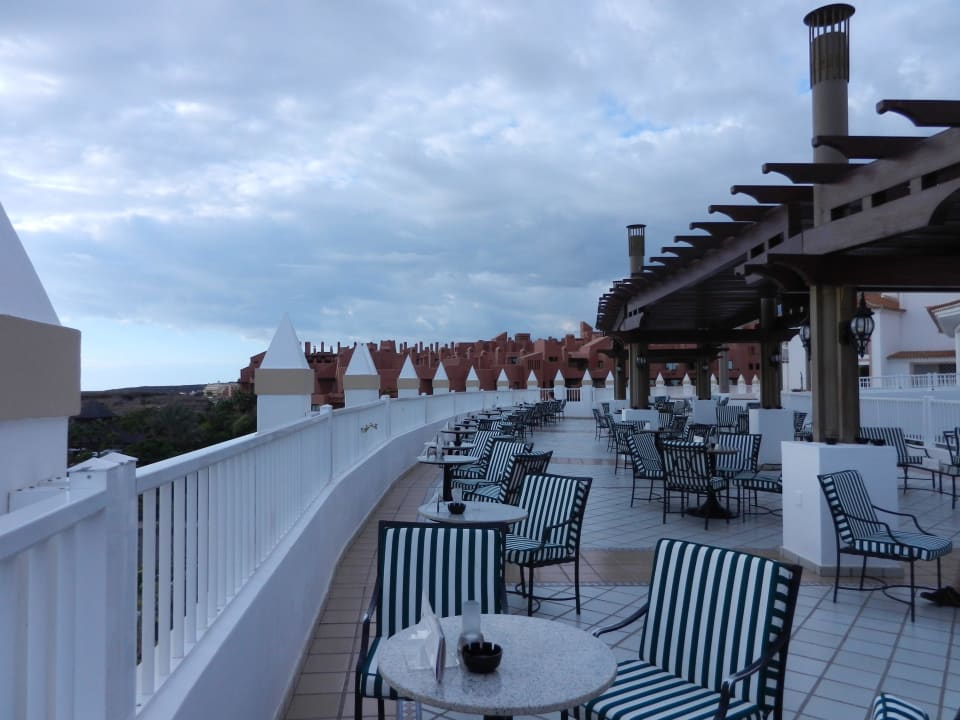 Hotelterrasse mit Bar und Animation am Abend Hotel Riu Palace Tenerife
