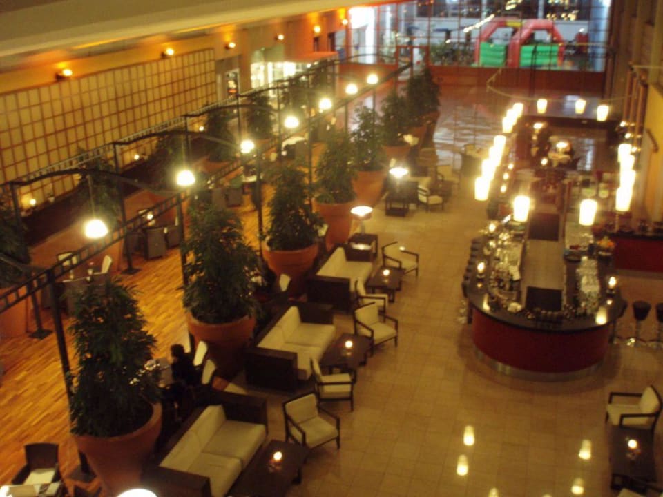 Hotelfoyer mit a-la-carte Restaurant Hotel Vier Jahreszeiten Zingst