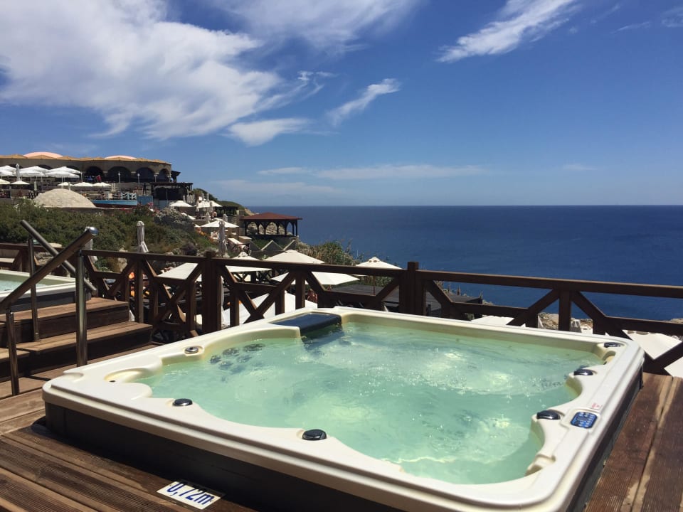 Jacuzzi  - Ein Traum mit herrlichem Meerblick Hotel Kalithea Horizon Royal