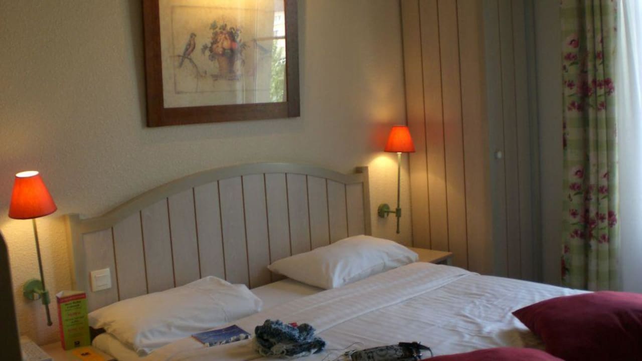 Einblick Zimmer Campanile Val de France