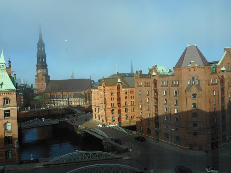 Ausblick AMERON Hamburg Hotel Speicherstadt
