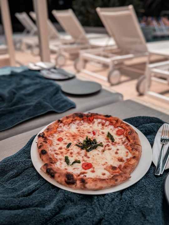 Pool DoubleTree by Hilton Dubai M Square Hotel & Residences