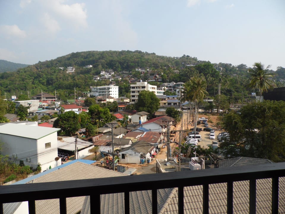 Blick wenn man aus dem Zimmer geht.  Holiday Inn Resort Phuket Surin Beach by IHG
