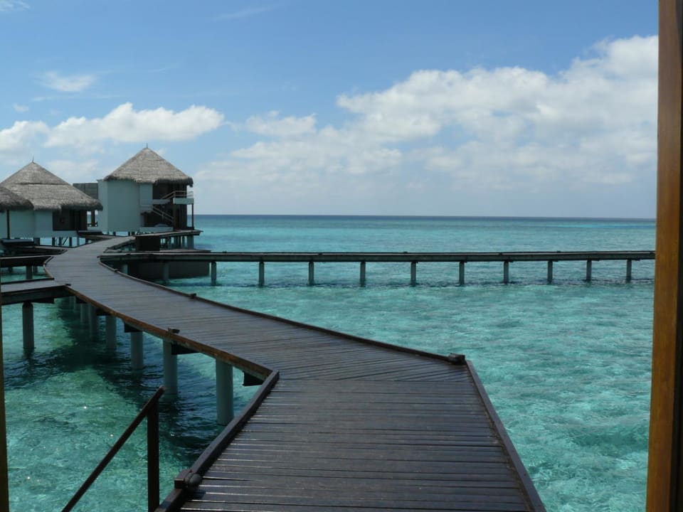 Steg bei den neuen Wasserbungis Adaaran Club Rannalhi - All Inclusive