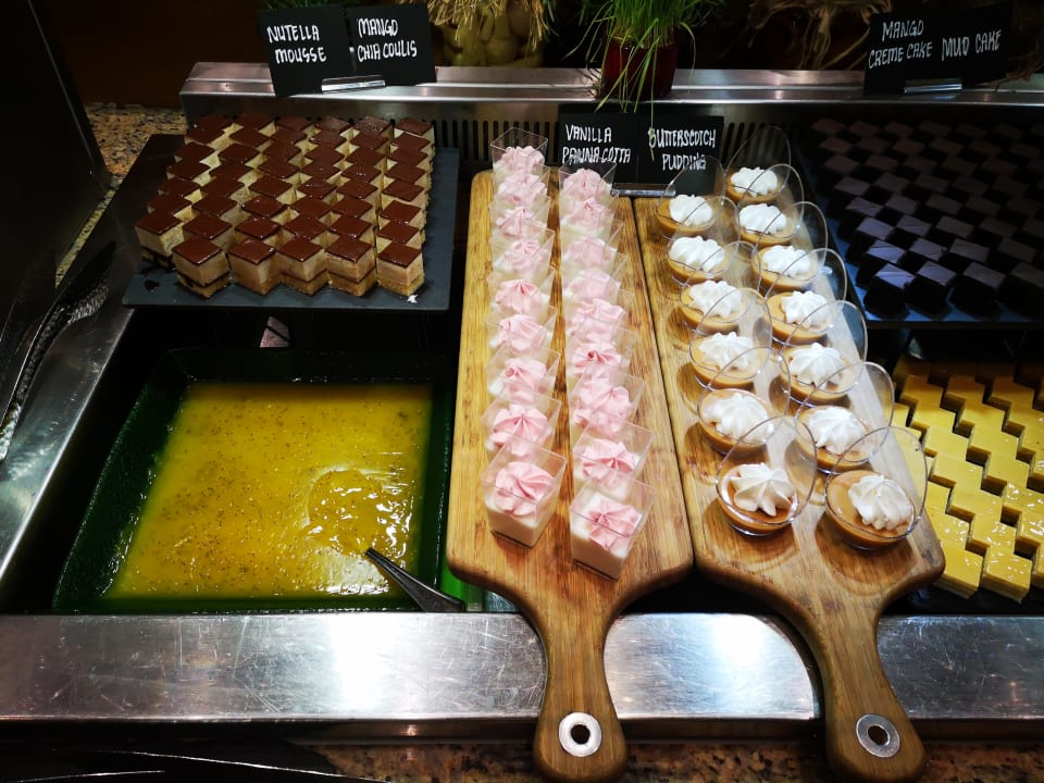 Gastro The Cove Rotana Resort