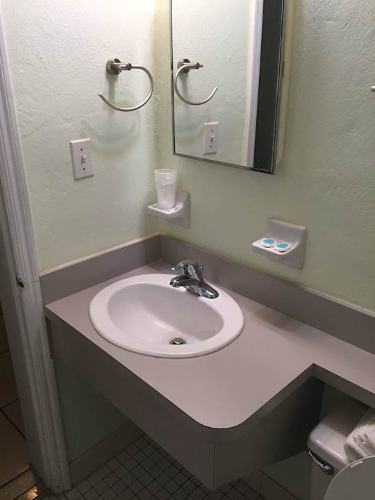 Bad Pelican Carefree RV Resort & Motel