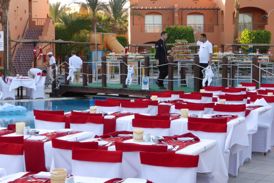 Galadinner um den Pool Jaz Makadi Oasis Resort