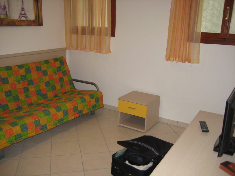 UG, Ausweichimmer mit Ausklappcouch und TV Hotel Villaggio Principe Bibione
