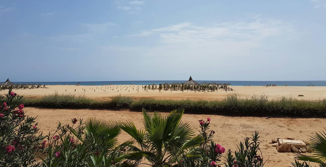 Strand Bereich links Hotel Riu Touareg