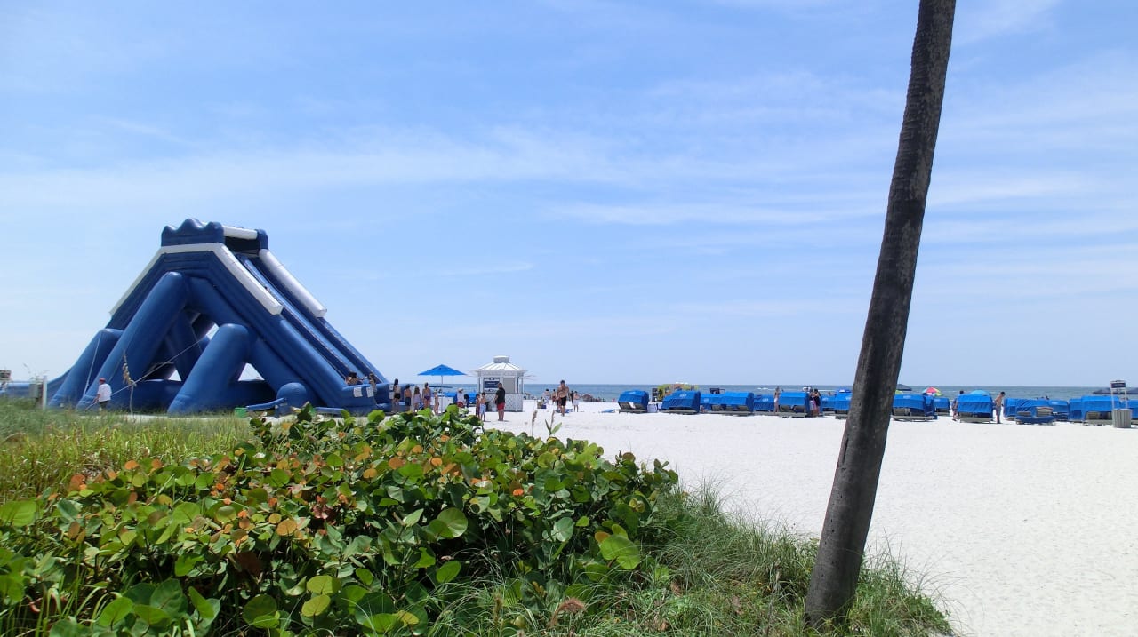 Wasserrutsche am Strand Hotel Tradewinds Island Grand Resort