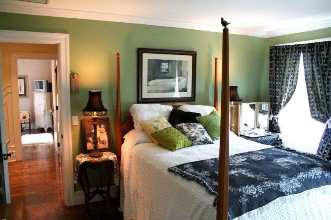 Room By The Bluff Bed & Breakfast