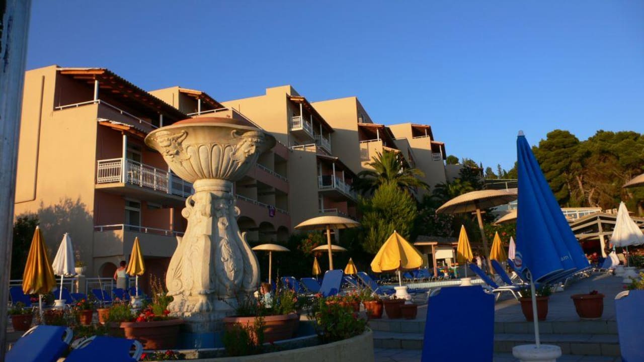 Hotel vom Pool aus Hotel Ambiente Palace