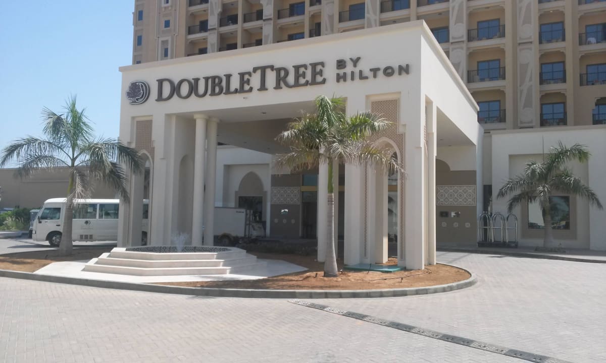 Hotel Eingang DoubleTree by Hilton Resort & Spa Marjan Island