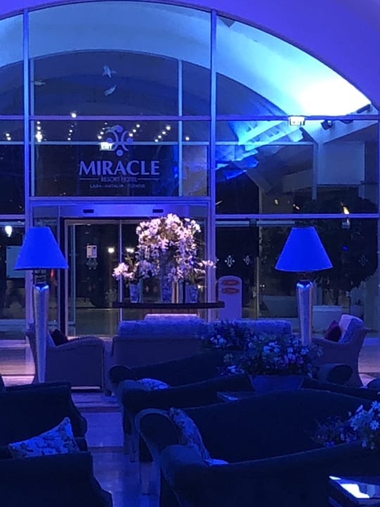Lobby Hotel Miracle Resort