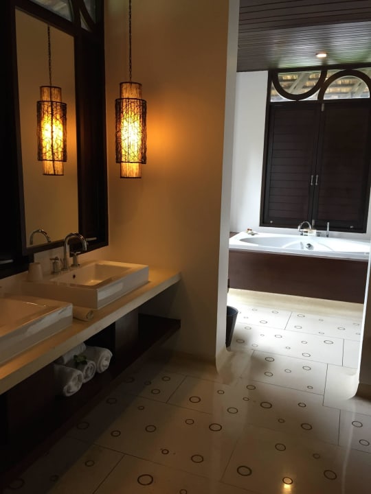 Geräumiger Badbereich Hotel The Vijitt Resort Phuket