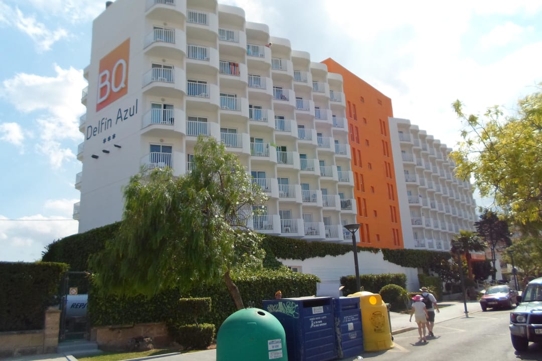 Hotel von Strasse aus BQ Delfin Azul Hotel