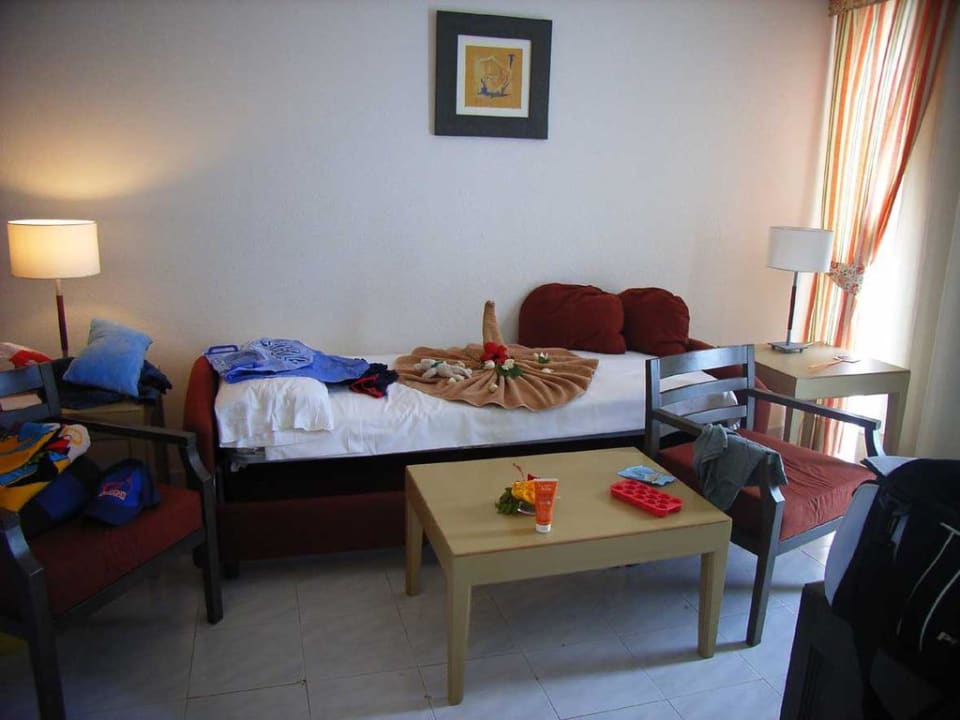 Das Zusatzbett im Wohnzimmer - Ohne Worte SBH Hotel Taro Beach