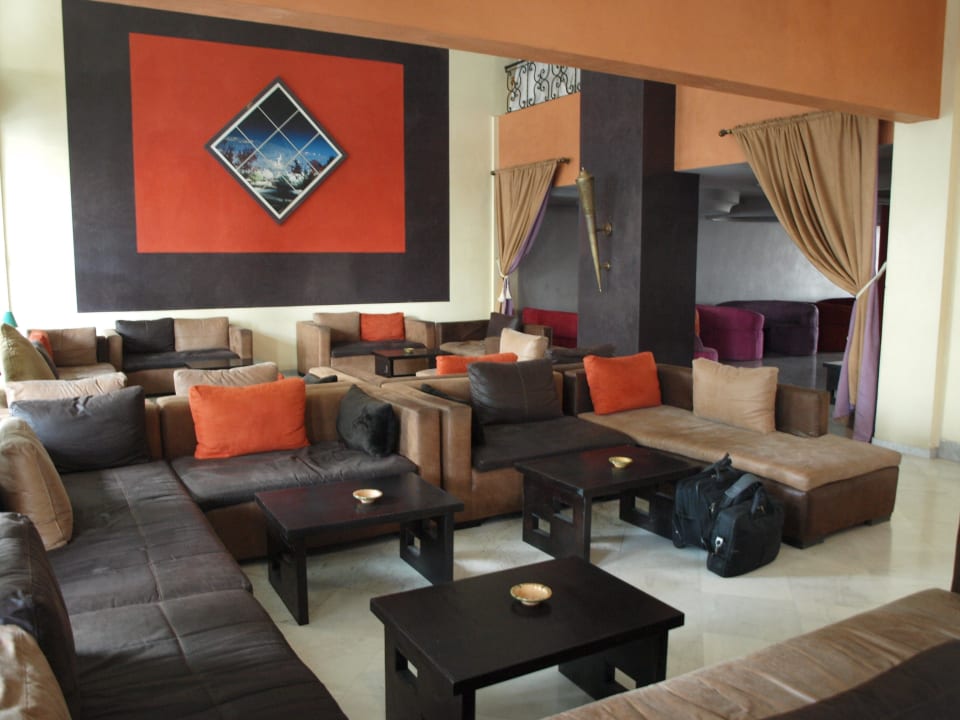 Lobby Hotel Tghat