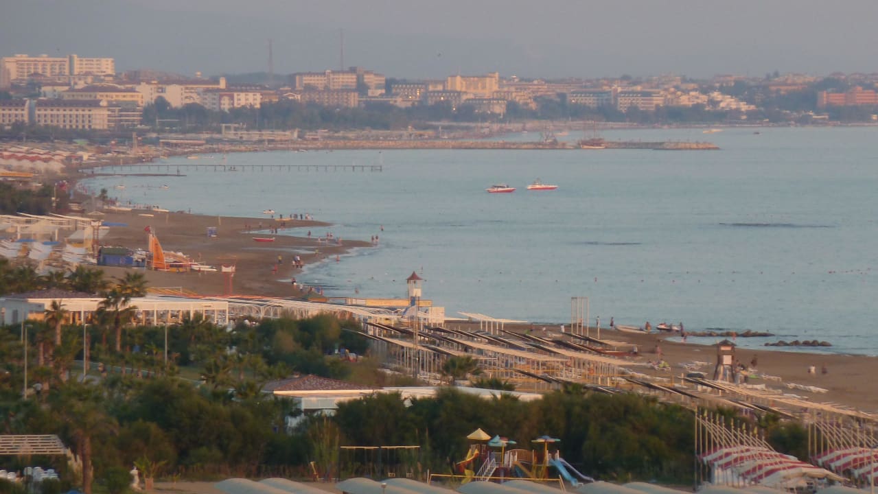 Blick über die Bucht nach Side Trendy Aspendos Beach Hotel