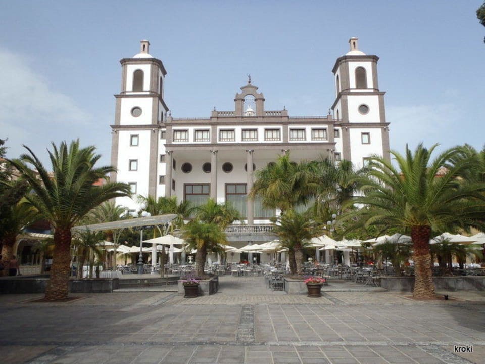 Blick auf Plaza und Hauppthaus Lopesan Villa del Conde Resort & Thalasso