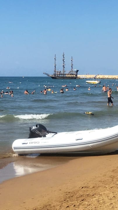 Strand Well Palace Side