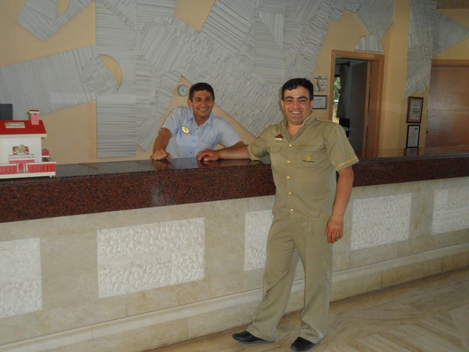 Freundliches Personal an der Rezeption Aska Hotel Just in Beach