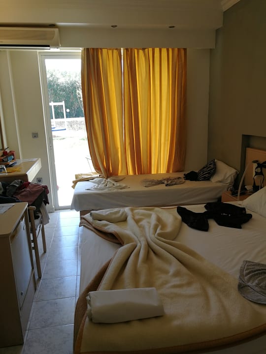 Zimmer Delfinia Resort