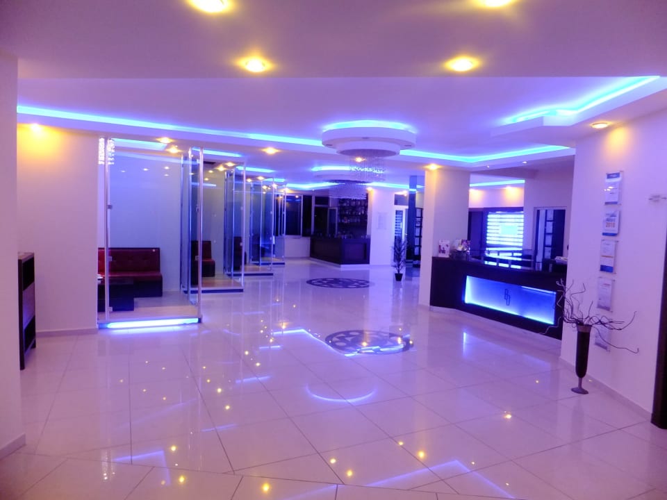 Lobby mit kleinen Nischen zum Verschnaufen Blue Diamond Alya
