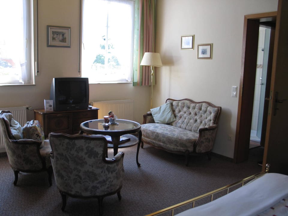 Sitzgelegenheit mit Fernseher Weinhaus-Hotel Gräffs-Mühle