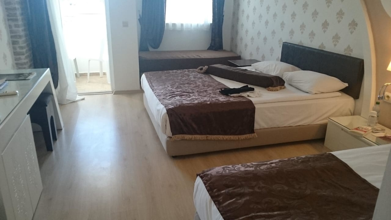Zimmer Side Royal Paradise Hotel