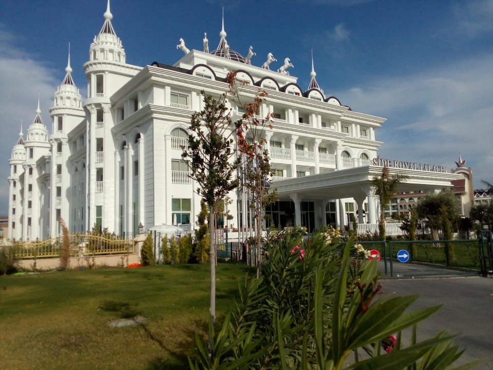 Das schöne Schlöschen Side Royal Palace Hotel & Spa