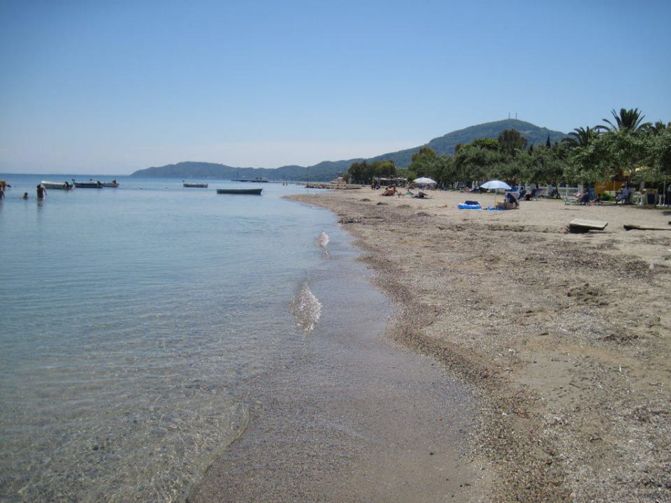 Strand nach rechts Hotel Albatros