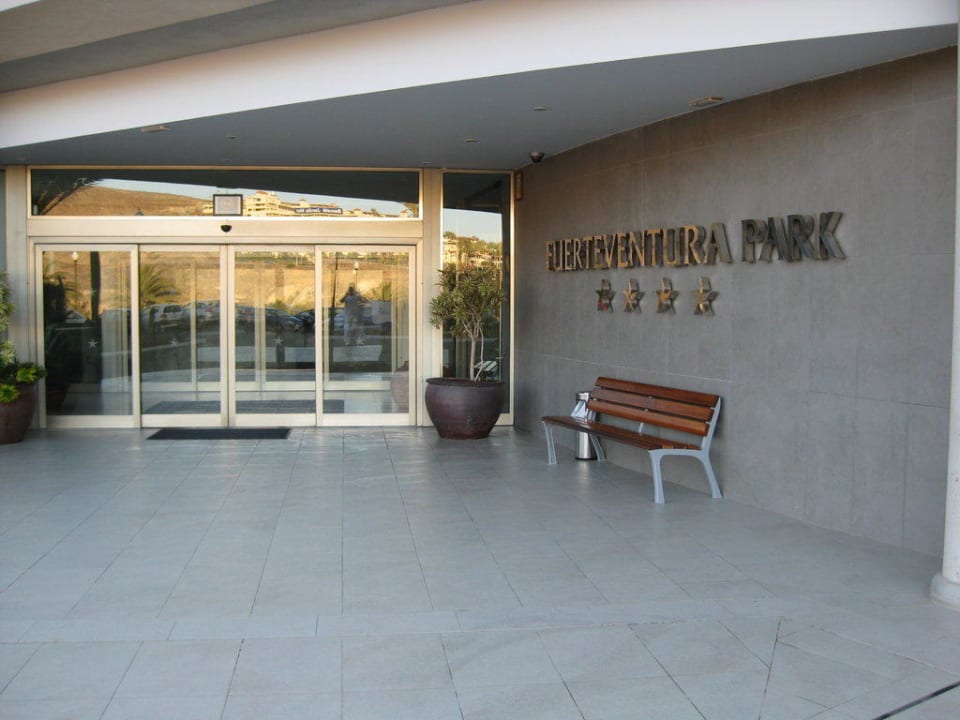 Eingang zum Hotel Iberostar Waves Gaviotas Park