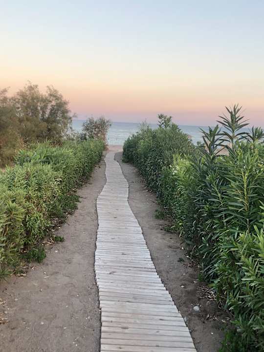 Strand Asterias Beach Resort