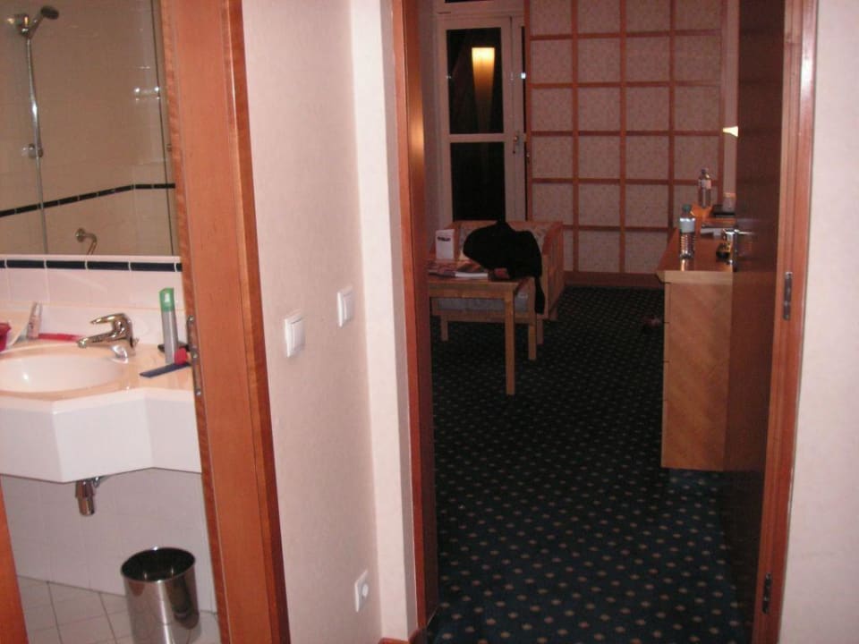 Also, die Erklärung folgt auf dem Fusse Hotel De France